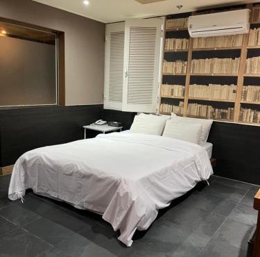 Sixty Hotel