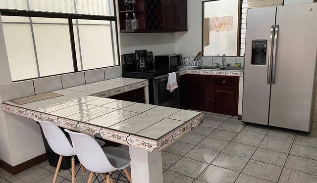 SJO location centered, VERY spacious and private apartment