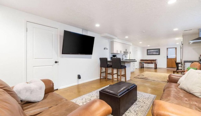 Ski Bum Chalet-Close to Resorts