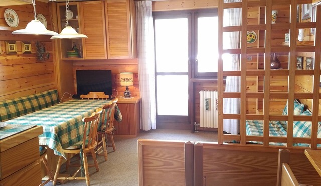 Ski chalet Cervinia MARTINO ski-in-ski-out 8p apartment sunny spacious wifi