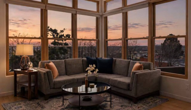 Ski Discounts! Modern Comfort Loft with Stunning Views by Railyard!