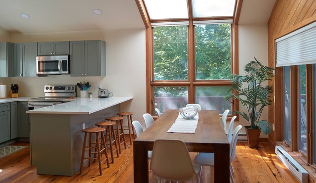 *Ski Family Lodge* Renovated Kitchen & 4 bed