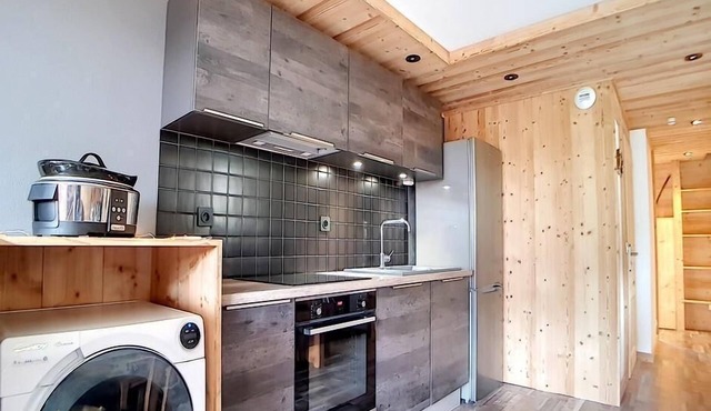 Ski-in/ski-out & foot of the slopes, 12nd floor, balcony, tv, ski locker, 71m², Les Menuires