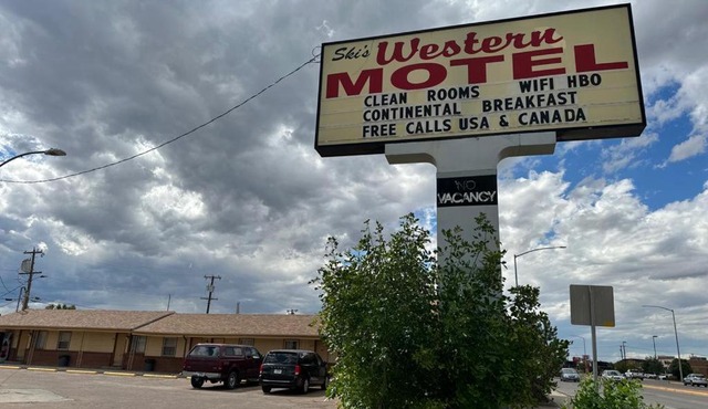 Ski's Western Motel