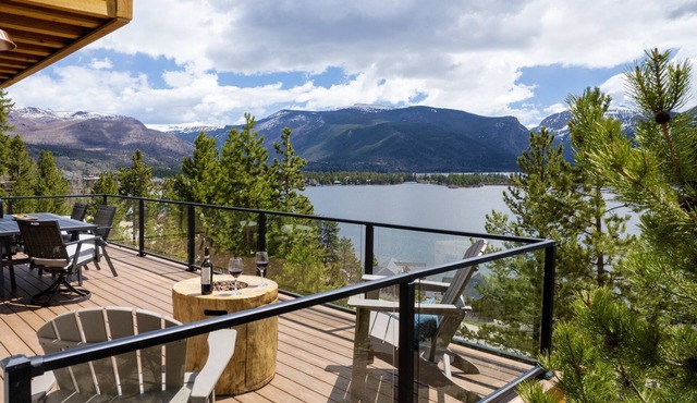 Ski Shores 3 Bedroom Cabin by RedAwning