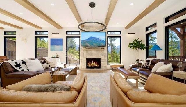 Ski Shores: The Chalet 3 Bedroom Cabin by RedAwning