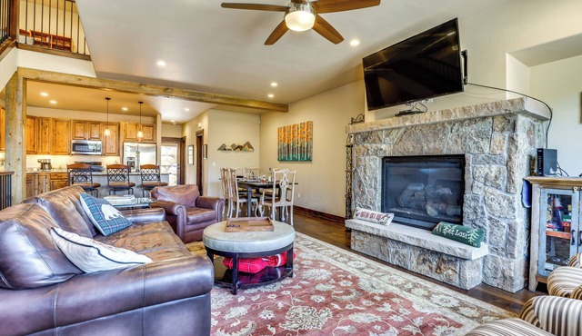 Ski Shuttle & Community Perks: Keystone Townhome