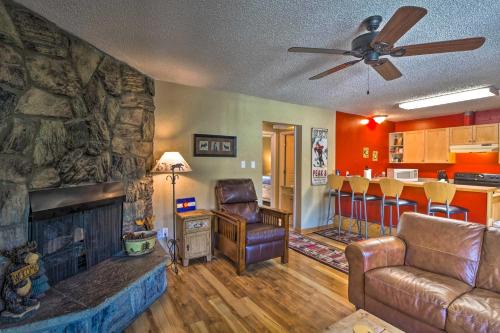 Ski & Unwind Fireside: Main St Condo in Tannhauser