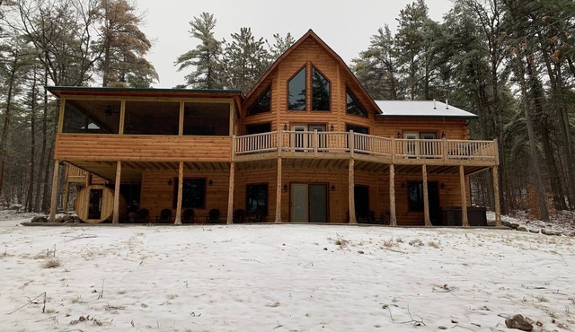 Ski Whiteface . A luxurious log cabin Deer Pine Chalet