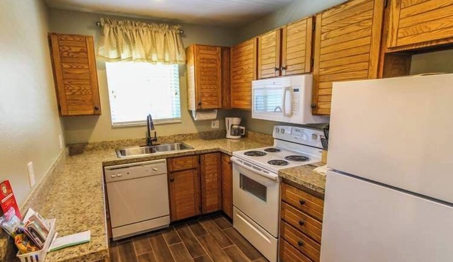 Skiers Lodge | 1 Bedroom Suite w/Fireplace
