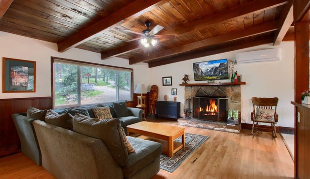 Sky Ranch Cottages - Red Door