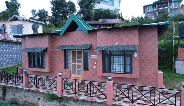 SKY TOUCH COTTAGES AND STAYS UNIT 2