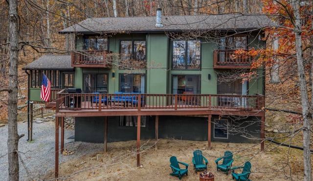 Skyefall - Perfect for family gatherings | Fireplace | Fire pit|Deck|Game room,|BBQ grill| Wifi|Hot tub