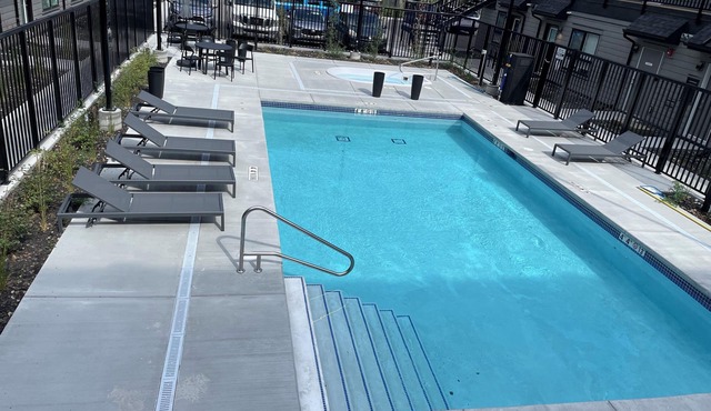 Skyline 207 - Mountain View Townhouse-AC - Heated Pool - Hot Tub