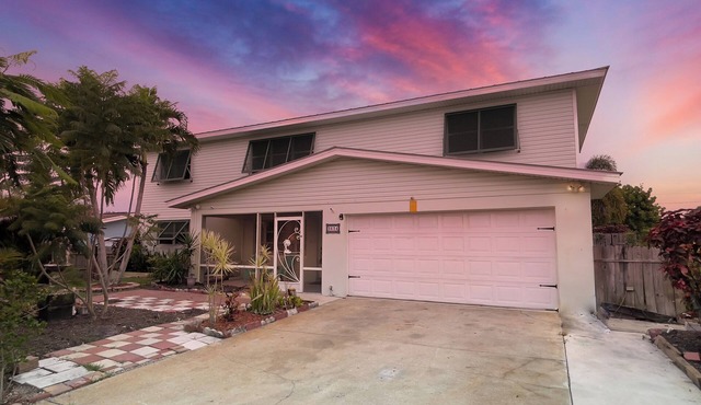 Skyline Breeze - Minutes from downtown Jensen Beach