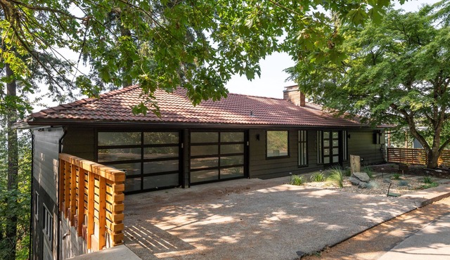 Skyline - entire modern 3-bedroom house with game room, sauna and views!
