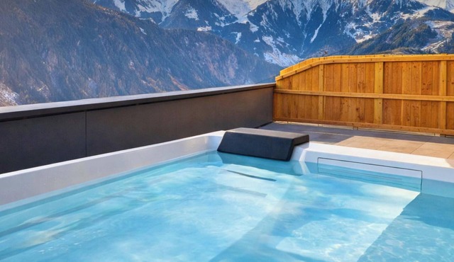 SKYLINE – Penthouse & Private Jacuzzi