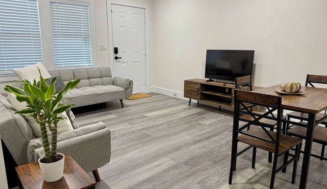 Skyline Split B Retreat Close to Everything You Need! Quiet, Clean & Convenient.