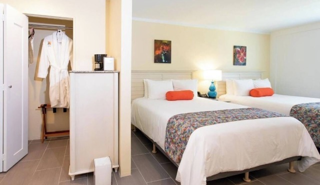 Skyline Strolls | 3 Queen Rooms + Art, Culture & Cafes
