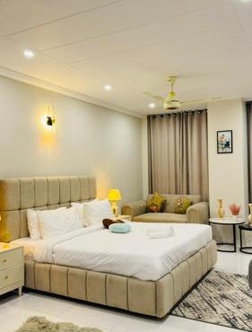 Skyline Transit Studio - 2 Min Drive Airport & Motorway