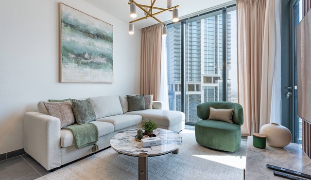 Skyline Views 2BR, Steps from a Park, Minutes Drive to Meydan Golf Club