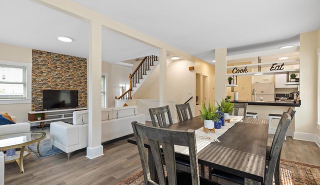 Skyrise Two Stories - Centrally Located