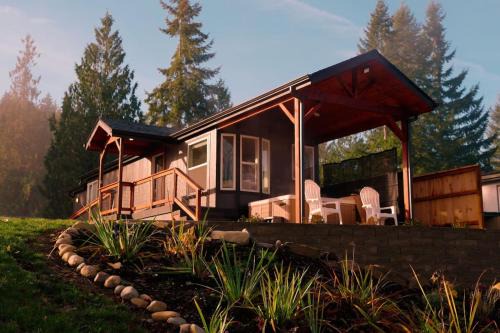 Skyriver Escape Riverfront With Hot Tub