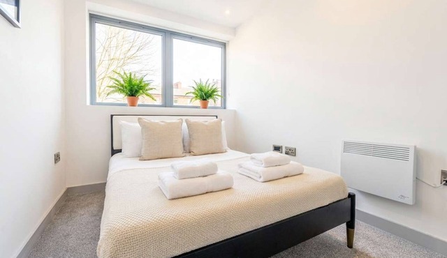 Sleek 1BR Apartment Near Wolverhampton Centre