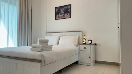 Sleek 1BR in DSO, Dubai