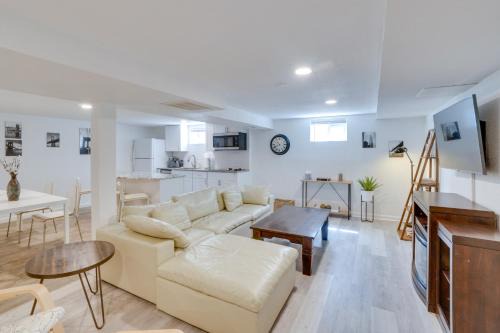 Sleek & Central Centennial Apartment w/Fireplace!