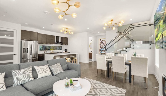 Sleek & Chic 4BR Contemporary Home in Vancouver