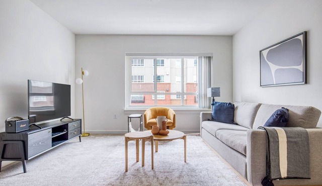 Sleek Downtown Bellevue 2BR w/W/D & Storage, near Shops, by Blueground