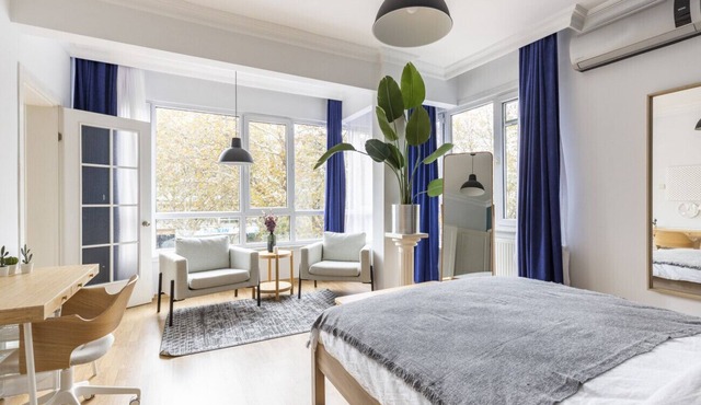 Sleek Flat w Balcony 8 min to Coast on Bagdat Ave
