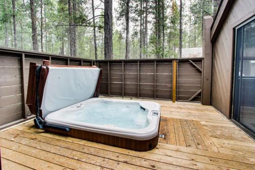 Sleek home with private hot tub & SHARC access - dog-friendly
