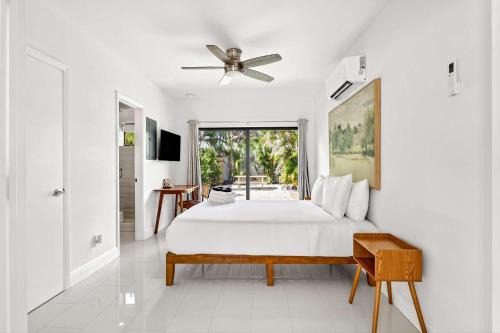 Sleek Kitchenette & Queen Bed