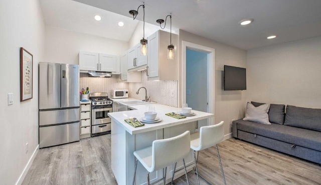 Sleek Modern Home with Patio, 8 Mi to Dtwn Seattle!