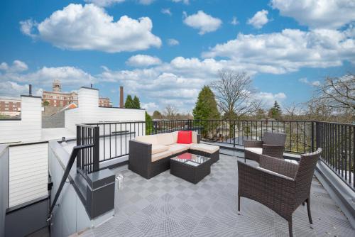 Sleek & Modern Townhome in Prime location