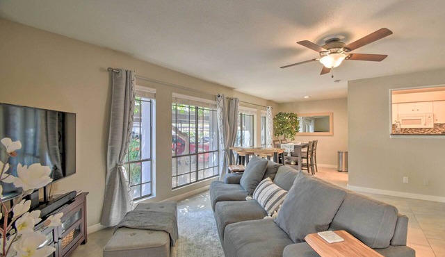 Sleek Phoenix Condo: Walk to Biltmore Fashion Park