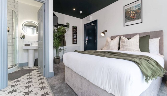 Sleek Studio; Long Stay Discounts, Free Parking