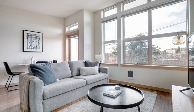 Sleek Wallingford 1BR w/Lounge & W/D, nr shops & bars, by Blueground
