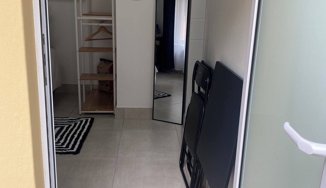 Sleep on 489 – Private En-Suite Room for Business, Appointments & Events Travel