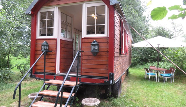 "Sleeping Beauty" idyllically situated pack wagon, accommodation close to nature in the Westerwald