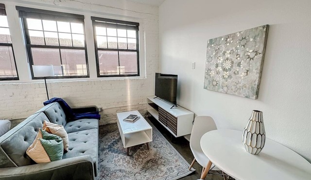 Sleepover | Elite Studio + Parking - Wichita
