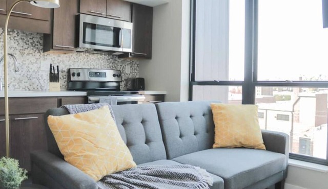 Sleepover: Vibrant Studio - Downtown Des Moines