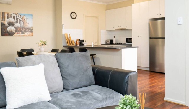 [Sleeps 10] Comfy 4BR Villa with garage, pet friendly! Short walk to shops.