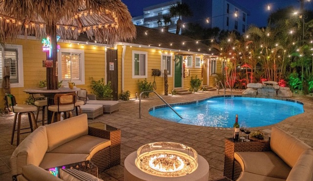 Sleeps 24-Beachfront Resort-Outdoor Pool 7BR