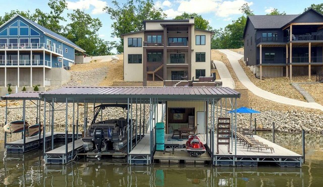 Sleeps 29, Protected Cove, Lake View, Game Room
