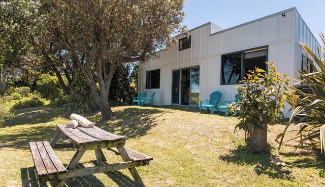 Sleeps 4, Estuary Front in Pukehina Beach, two minutes to beach
