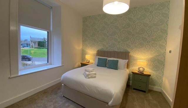Sleeps 5 Central Spacious above live music pub