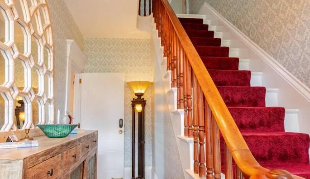 Sleeps 5; Private LUX retreat. No shared spaces, No Kitchen.